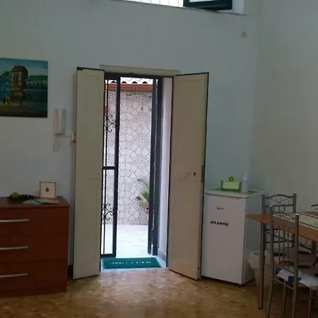 Interno -b- * Licata